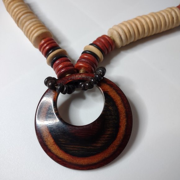 Very Cool Wooden Bead And Pendant Necklace 19 Inches Long - Picture 9 of 13